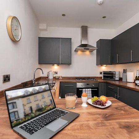 The Croston Balcony Apartment- Morecambe Central Promenade, Beach Front And Sea Views Экстерьер фото