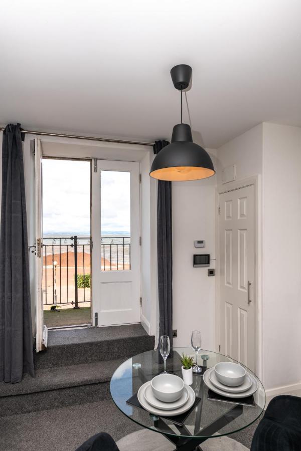 The Croston Balcony Apartment- Morecambe Central Promenade, Beach Front And Sea Views Экстерьер фото